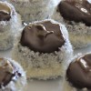 Recipe of coconut and chocolate pastries Riċetta: Pastini tal-coconuts u ċikkulata
