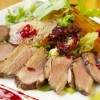 Roast duck with pear in red wine Papra mixwija u lanġas fl-inbid aħmar