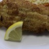 White fish with nuts on potatoes and leeks: Ħut abjad miksi bil-lewż, fuq sodda ta’ patata bil-kurrat