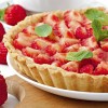 Ricotta and fresh strawberry almond pastry pi- Torta tal-irkotta u frawli frisk, b’għaġina tal-lewż